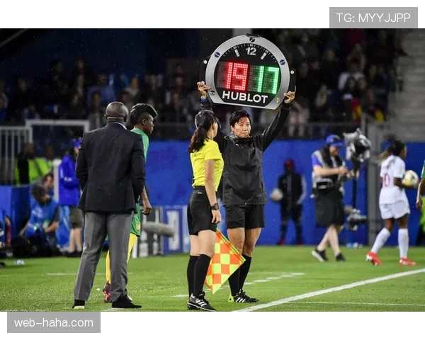 比赛用球规格与规则详解：裁判如何判定合规足球