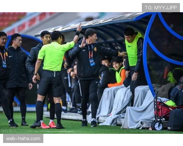 替补规则：换人次数、进出场程序与裁判判定要点